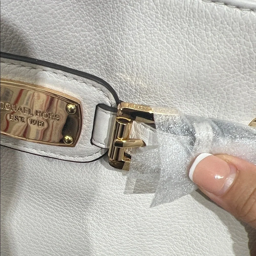 Michael Kors RT: $150 Hamilton crossbody bag Vanilla